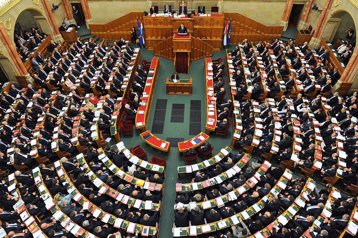 A 2014-es parlamenti választás után 386 képviselő helyett már csak 199 lesz