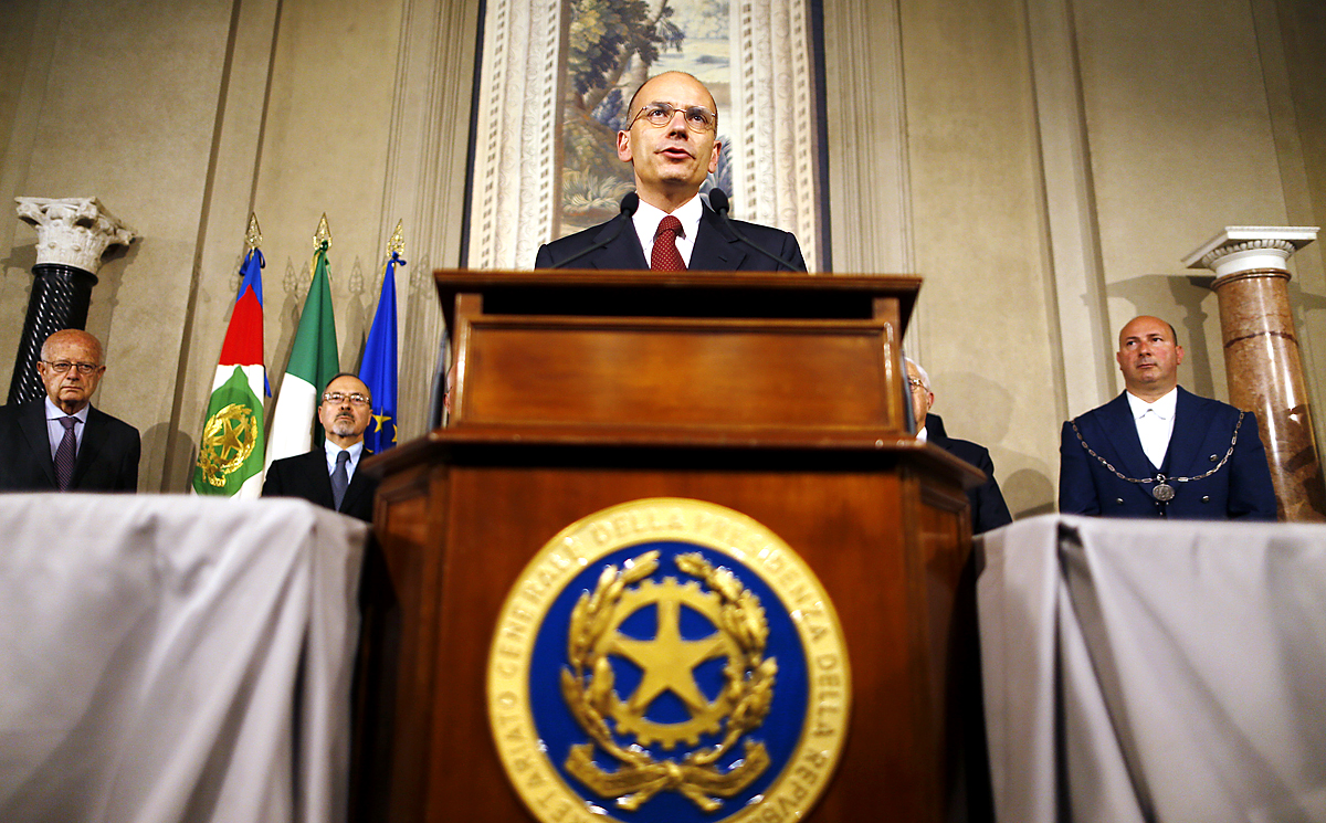 Enrico Letta (középen) elfogadta a kormányfői megbízatást