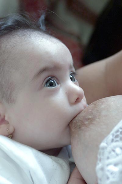A legegészségesebb az anyatej, az anyák többsége mégis ódzkodik a szoptatástól