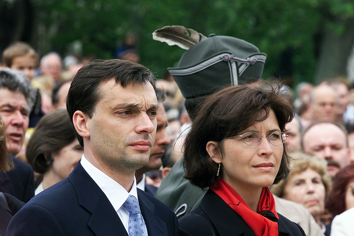 Orbán Viktor miniszterelnök és felesége Antall József síremlékének avatásán 1999. május 23-án