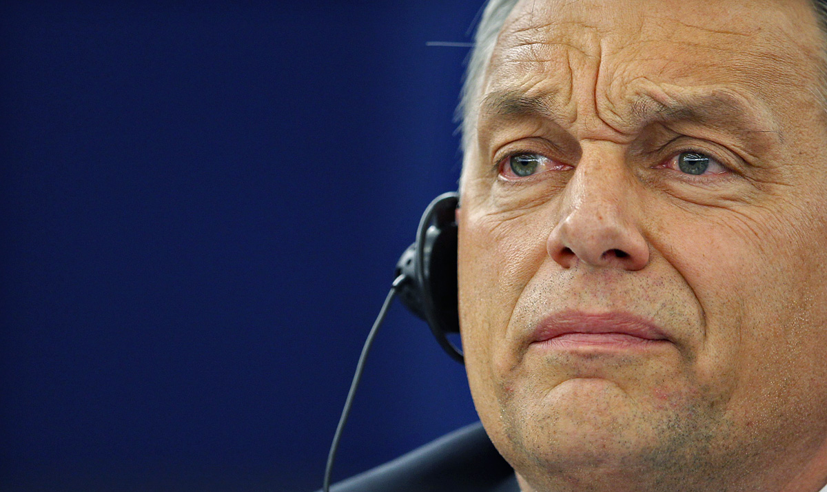 Orbán hallgatja az EP-képviselők válaszait