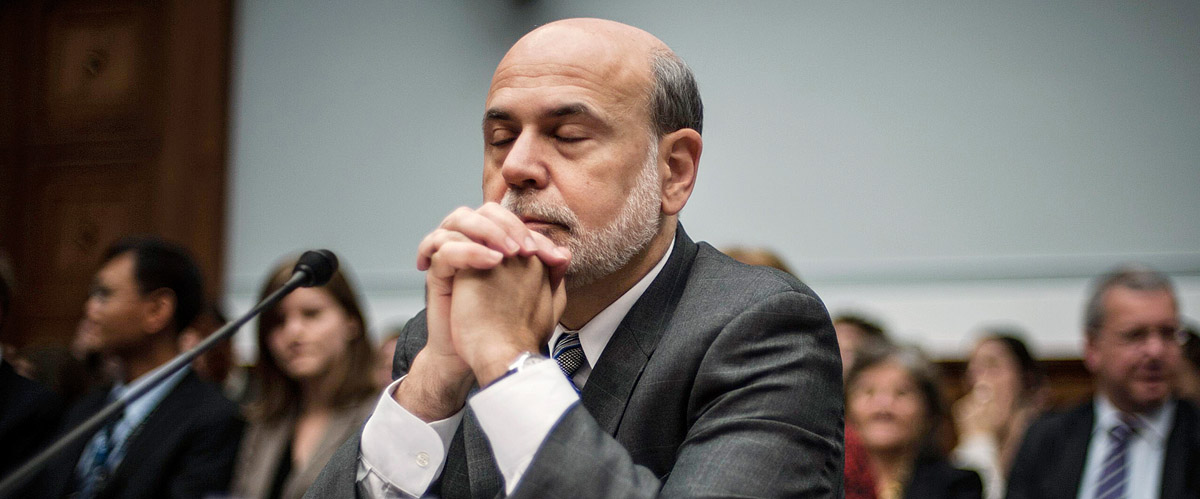 Ben Bernanke elnök a kongresszus előtt. Addig magyarázza el újra és újra a Fed menetrendjét, amíg mindenki meg nem érti