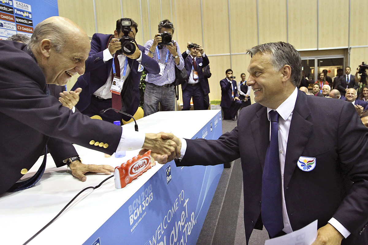 Orbán Viktor fogadja a vizes sportokat összefogó nemzetközi szövetség (FINA) elnöke, Julio Cesar Maglione gratulációját