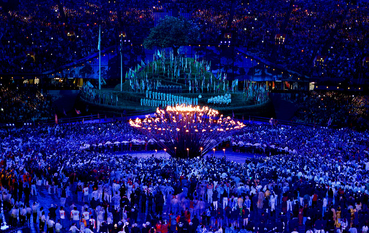 Fáklyafény egy ígéretes kezdethez: a londoni olimpia megnyitóünnepsége