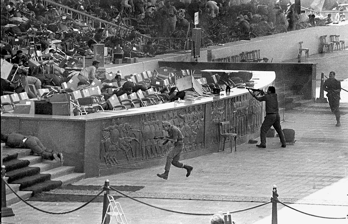 Amikor a politikai vezető válik áldozattá: az Anvar Szadat egyiptomi elnök elleni merénylet pillanata Kairóban 1981. október 6-án