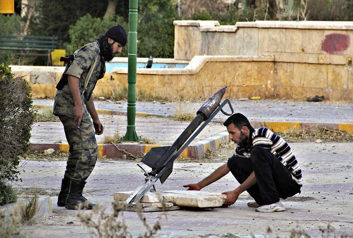 Az FSA katonái Deir ez-Zorban. Belső ellenséggel is kell számolniuk