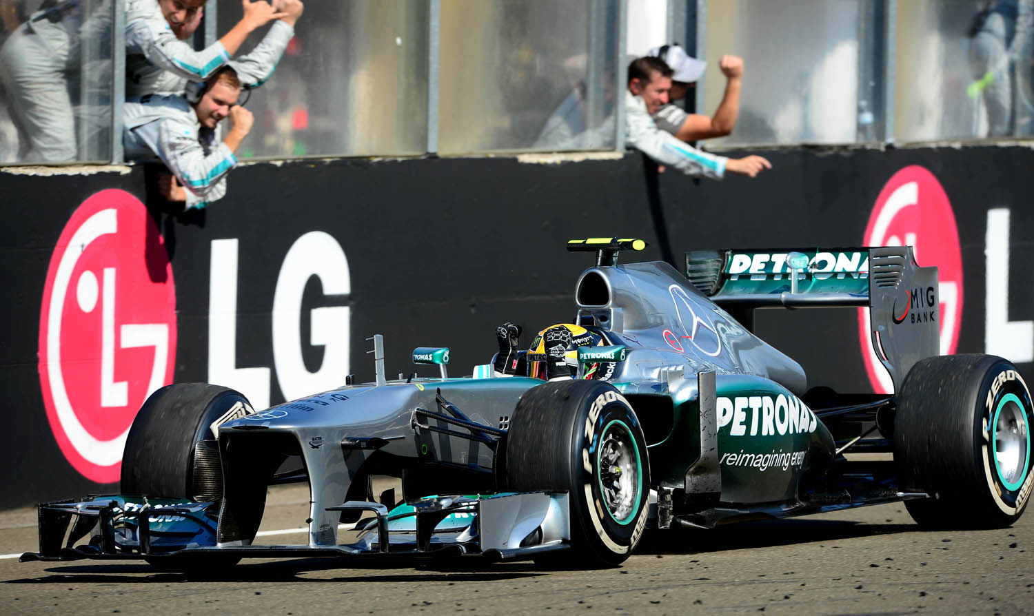 Lewis Hamilton negyedszer nyert Mogyoródon