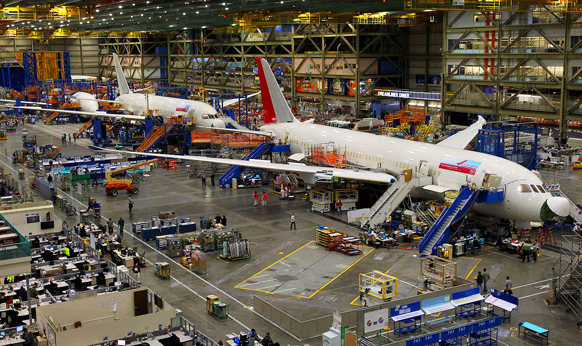 787 Dreamliner típusú repülőgépeket szerelnek össze a Boeing amerikai gyárában