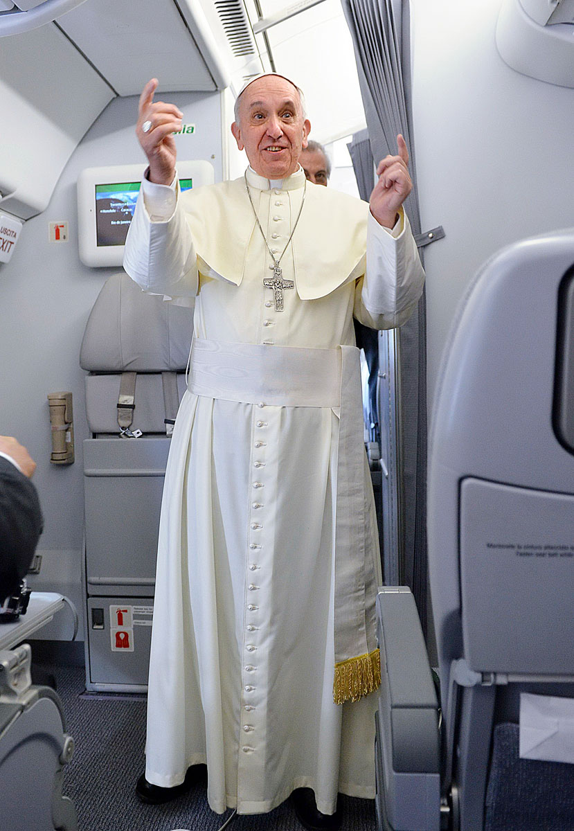 A pápa a repülőgépen