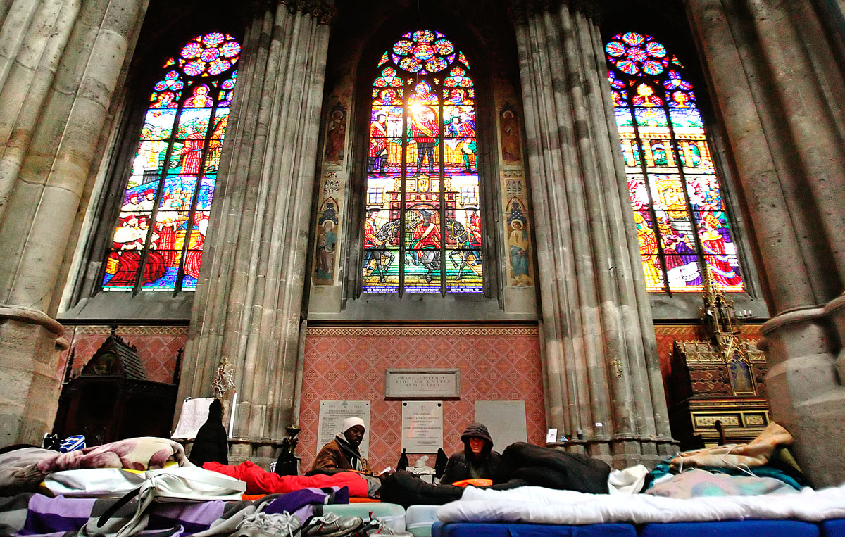 A menekültek januári éhségsztrájkja a bécsi Fogadalmi templomban (Votivkirche)