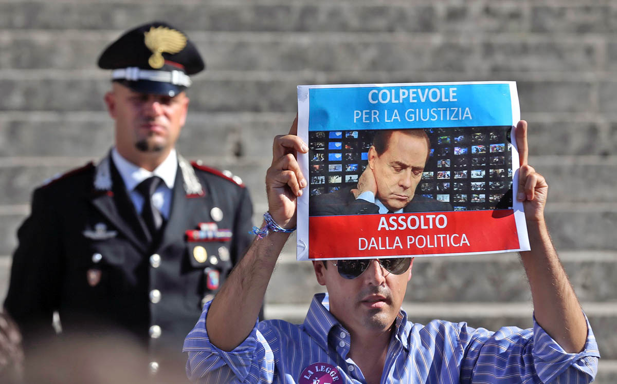 Tegnapi rokonszenvtüntetés Berlusconi mellett Rómában