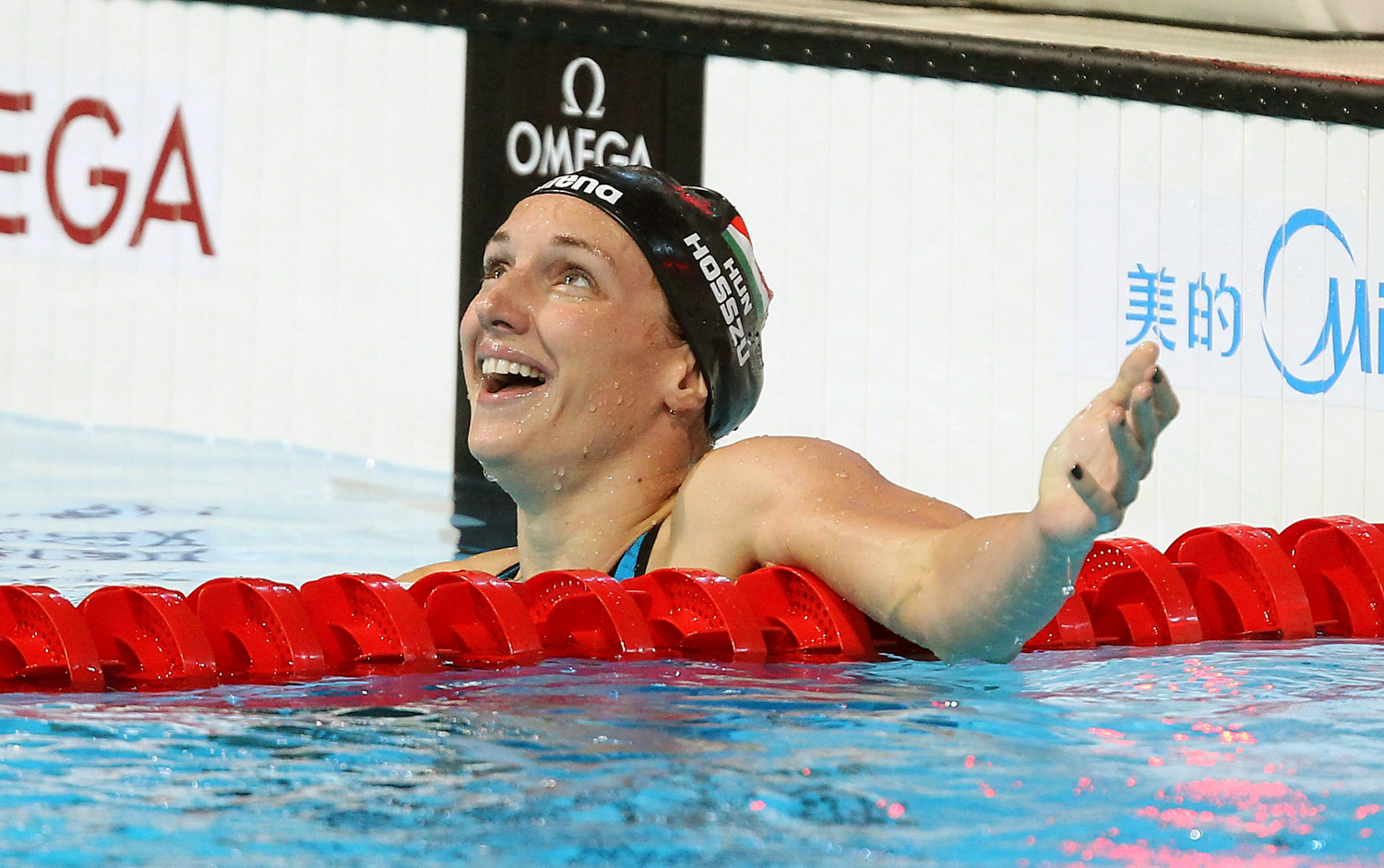 A győztes Hosszú Katinka a női 400 méteres vegyes úszás döntője után a barcelonai vizes világbajnokságon