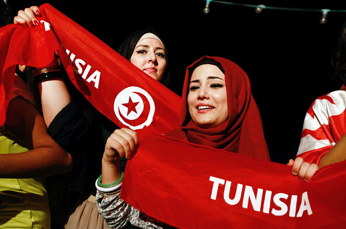 Tüntetők követelik a kormány távozását Tuniszban