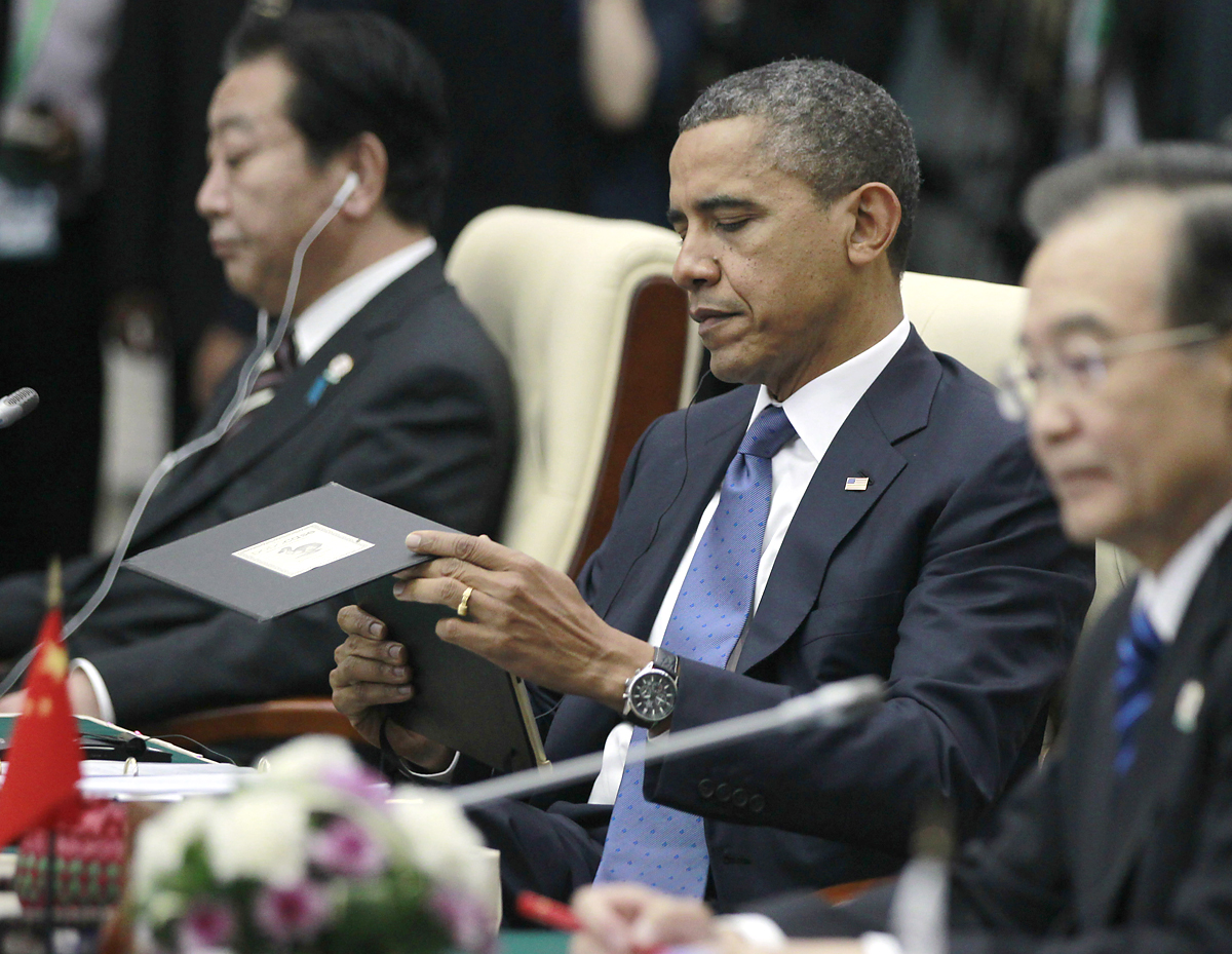 Barack Obama iPaddal a kezében. Az Apple megköszönheti az elnöki vétót