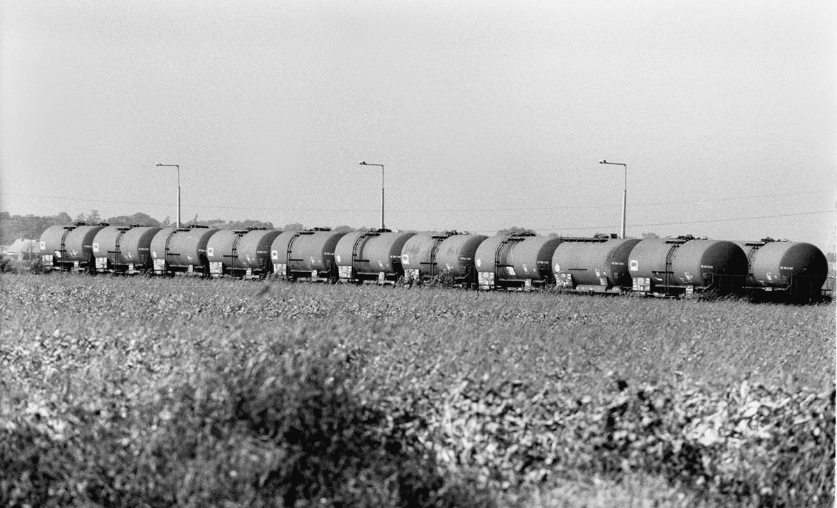 Elhagyott olajvagonok Zagyvarékasnál 1996-ban