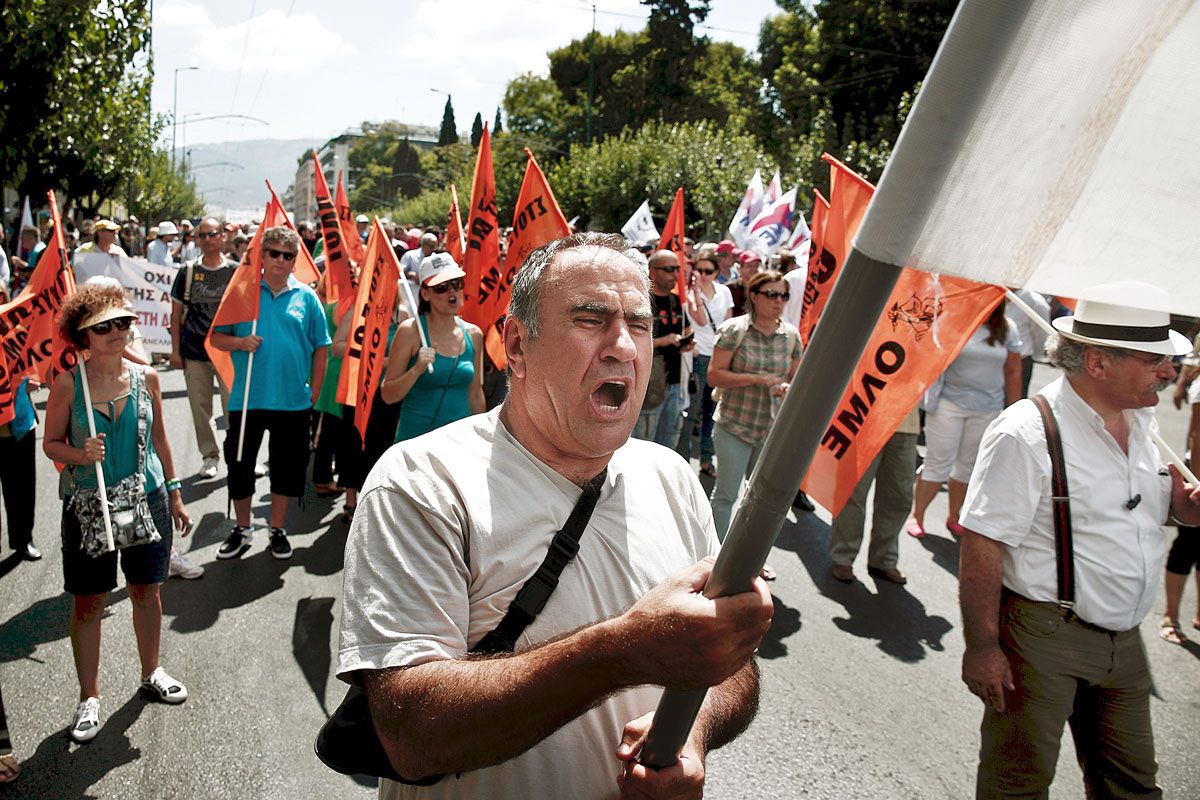 Állami alkalmazottak tüntetnek Athénban a tervezett elbocsátások ellen