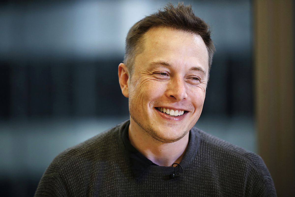 Elon Musk, a Tesla Motors tulajdonosa. Van oka az örömre. 