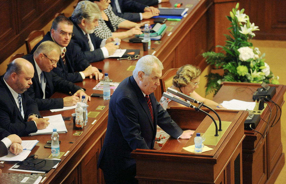 Milos Zeman elnök beszédet mond a szerdai parlamenti ülésen