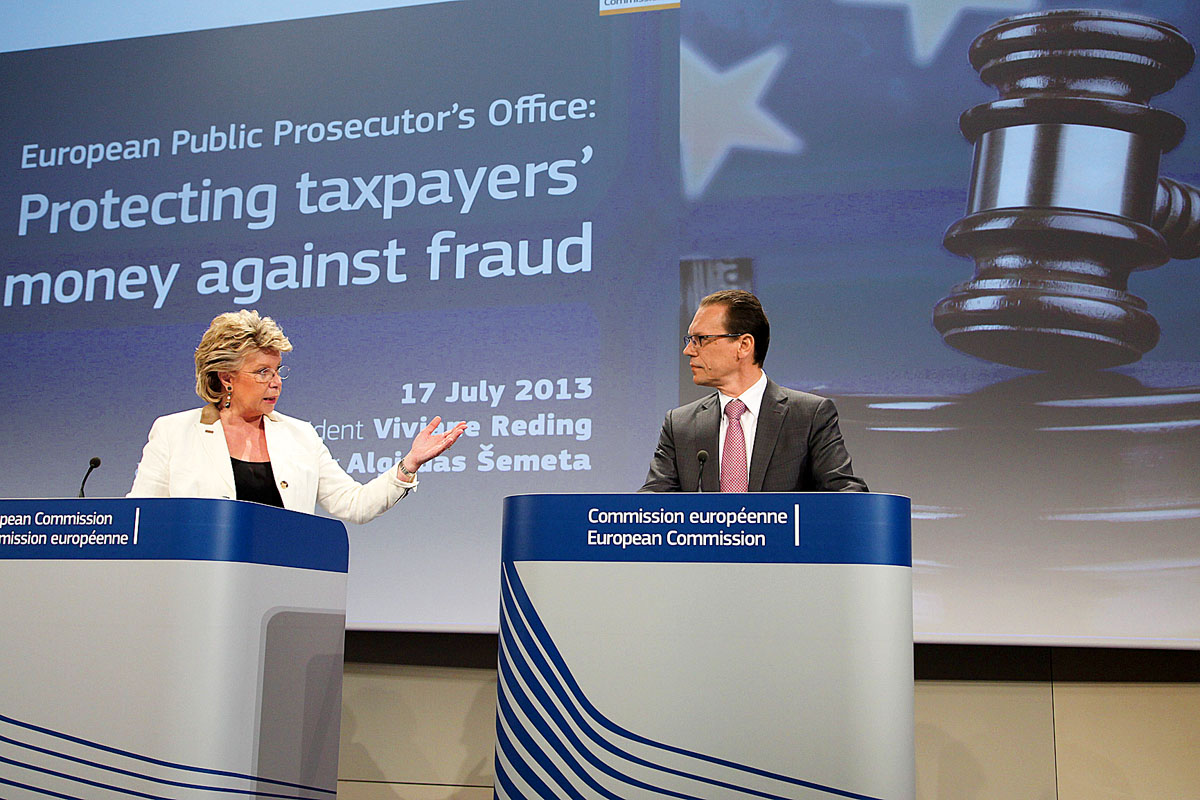 Viviane Reding igazságügyi és Algirdas Semeta adóügyi EU-biztos Brüsszelben