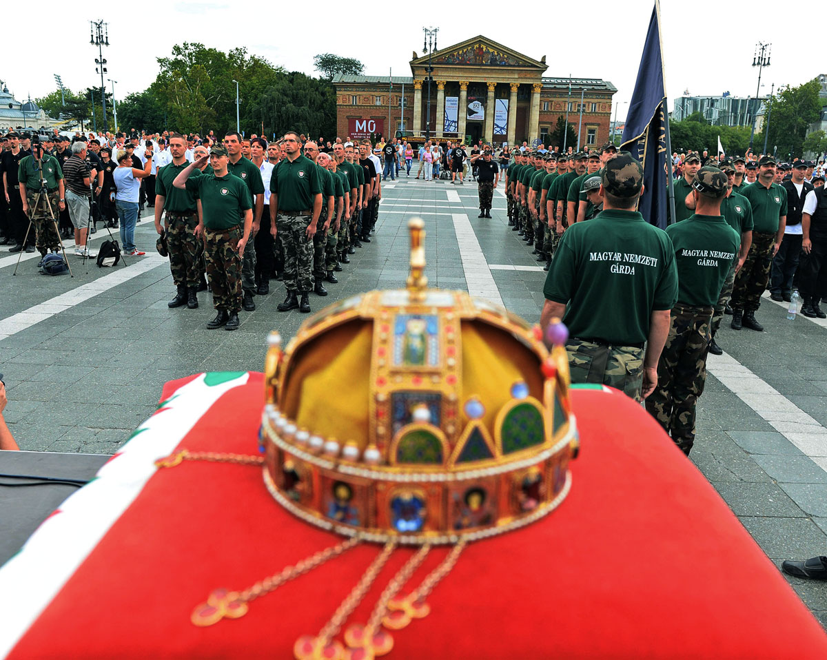 A Magyar Gárda megalapításának hatodik évfordulójára emlékeztek vasárnap a Hősök terén