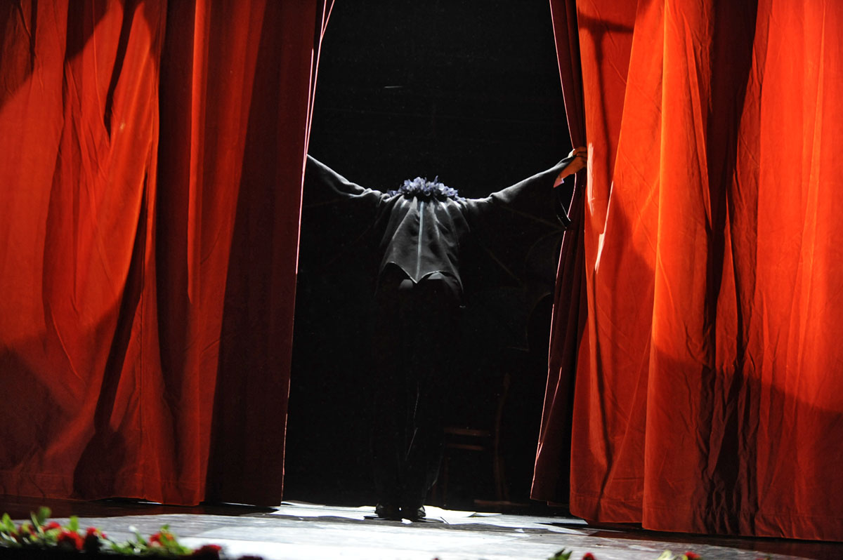 Stohl András a Nemzeti Színház színpadán Mephisto szerepében