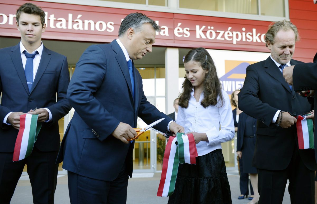 Orbán Viktor iskolát avat Törökbálinton