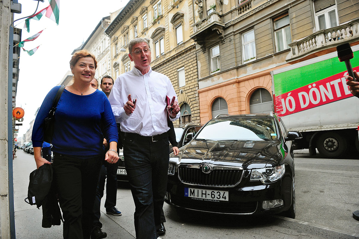 Vadai Ágnes és Gyurcsány Ferenc távozik az MSZP székházából