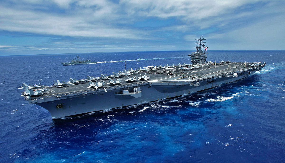 A USS Nimitz nukleáris repülőgép-hordozó vasárnap a Vörös-tengerre érkezett