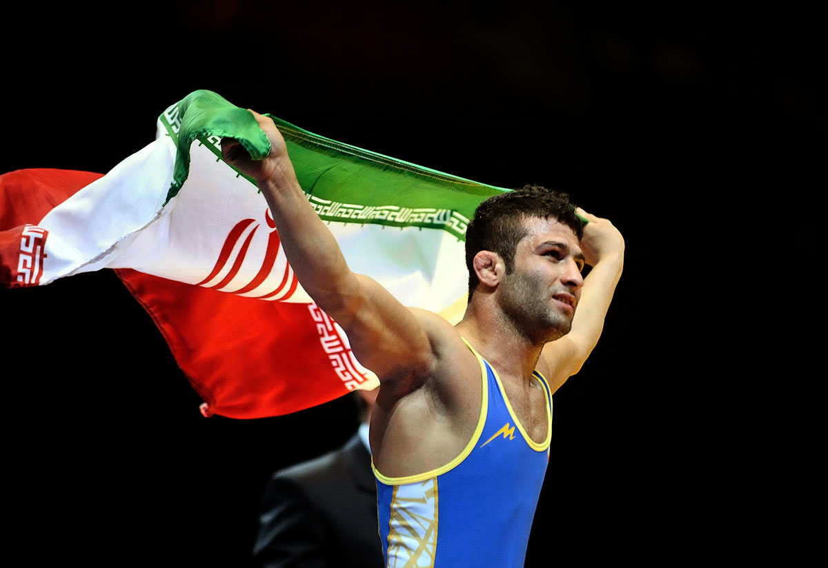Iráni csúcs: Rahimi, az 55 kg győztese ünnepel
