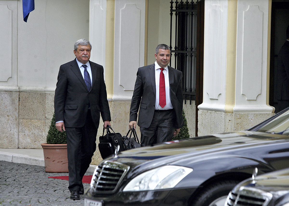 A Mol alelnökeként tárgyalt Zágrábban, másfél órán át faggatták az INA-üzlet kapcsán