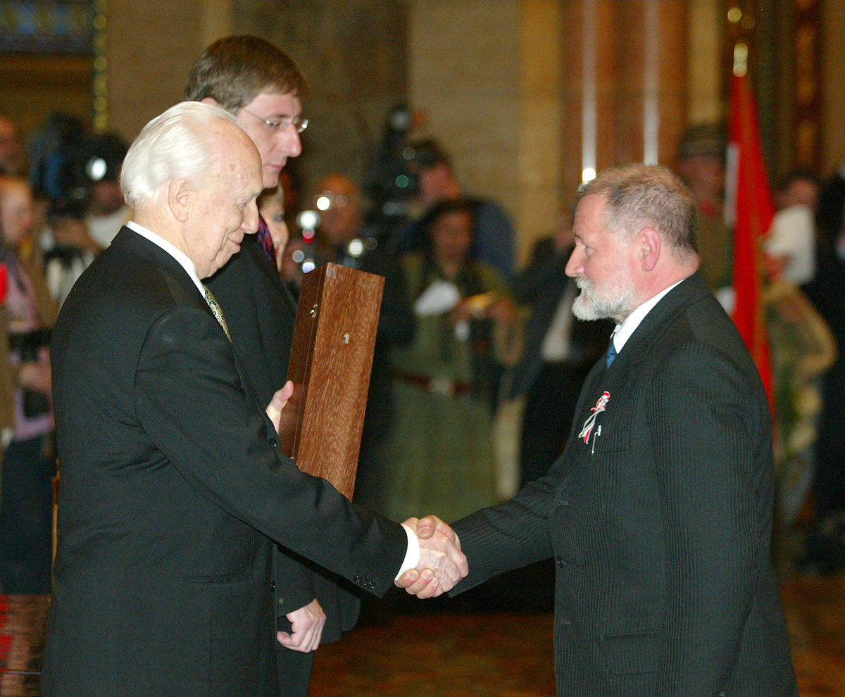 Buda Ferenc költő 2005. március 15-én a Parlamentben