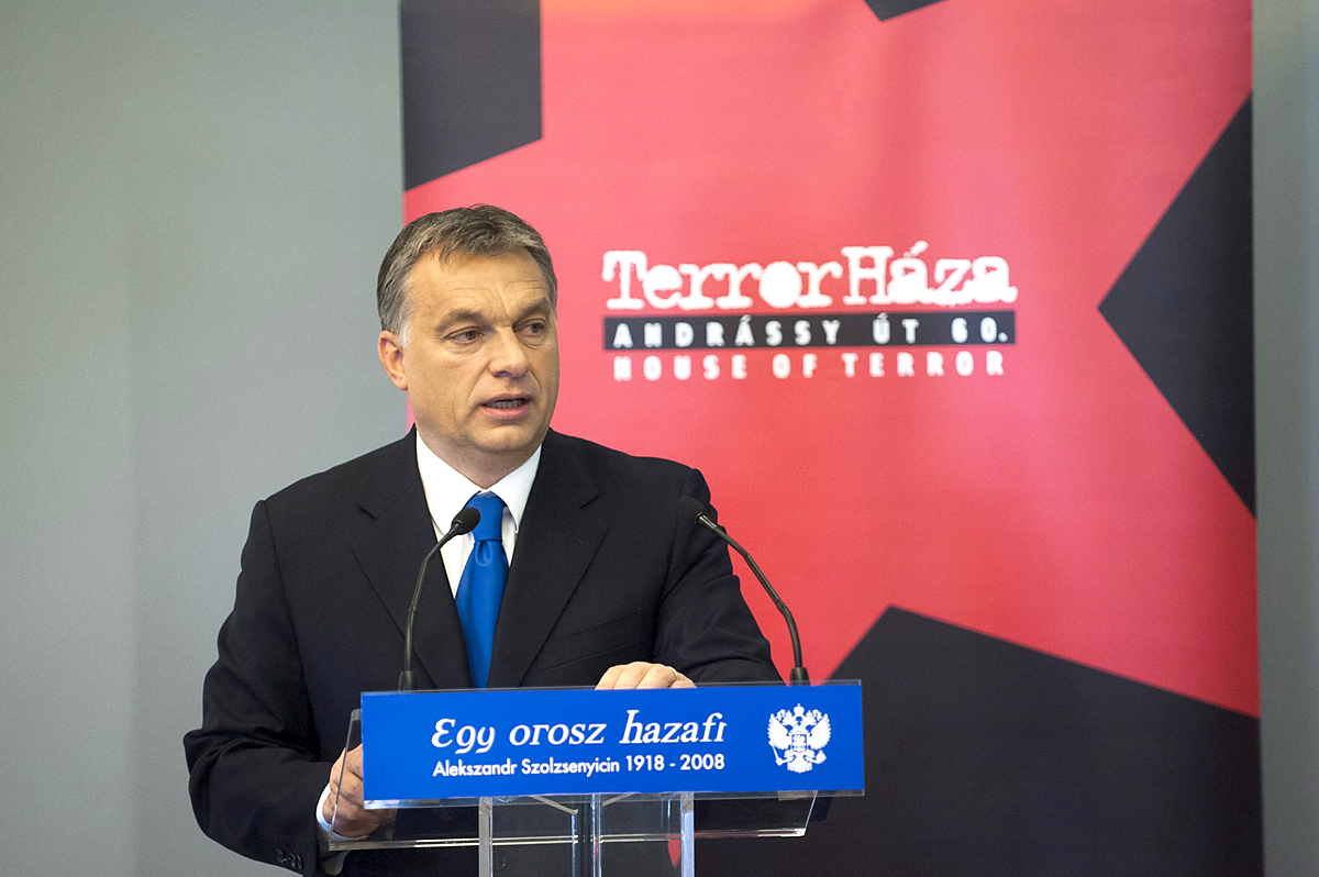 Orbán Viktor beszédet mond Alekszandr Szolzsenyicin kiállítás megnyitóján a budapesti Terror Háza Múzeumban 2013. szeptember 21-én