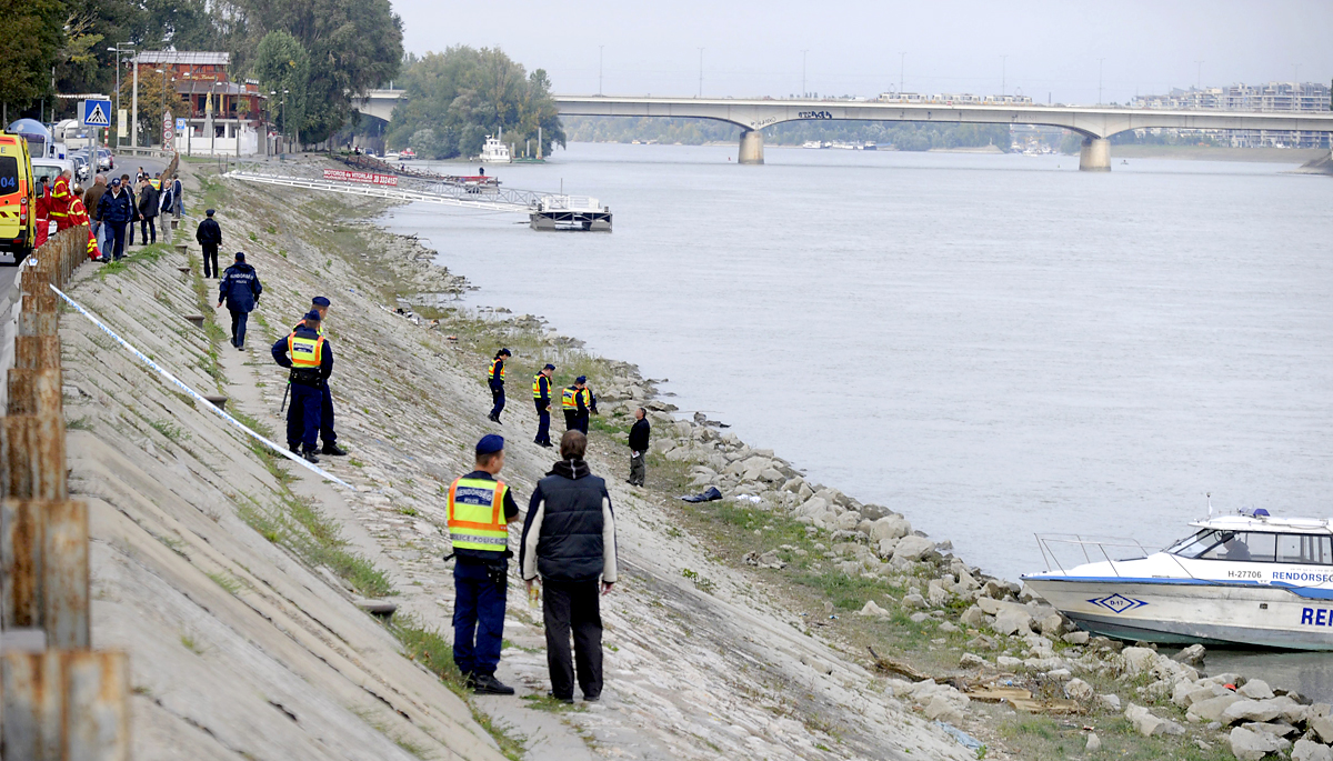 A budai alsó rakpart Árpád híd és a Margit híd közötti szakaszán, egy fiúcsecsemő holttestét találták 2013. szeptember 27-én