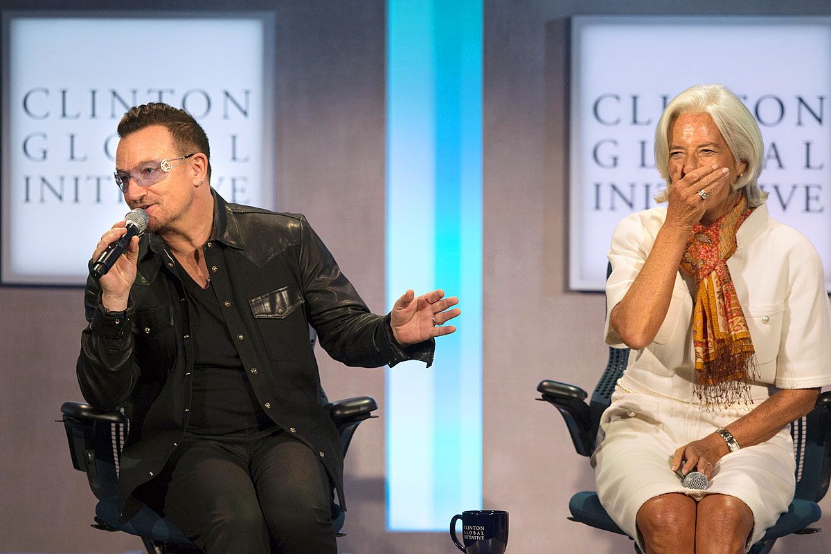 Christine Lagarde IMF-vezér nevet a Clintont utánzó Bono alakításán