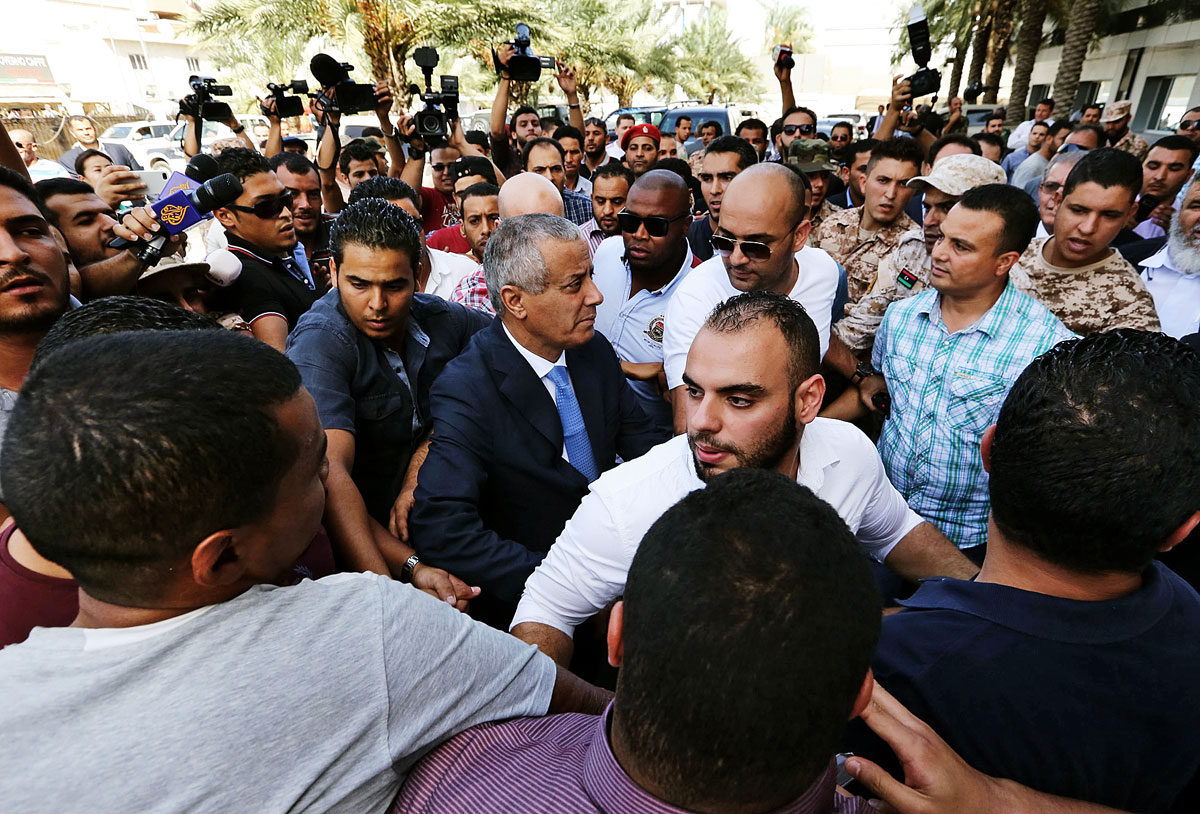 Figyelmeztetés volt az elrablása? – Ali Zeidán miniszterelnök kiszabadulása után megérkezik a kormányzati központba