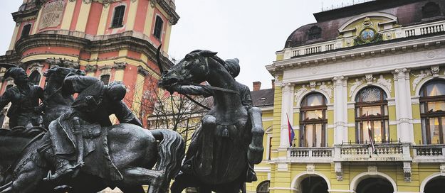 A helyiek és az Egerbe látogató vendégek tiltakozása ellenére helyezik át a szoborcsoportot