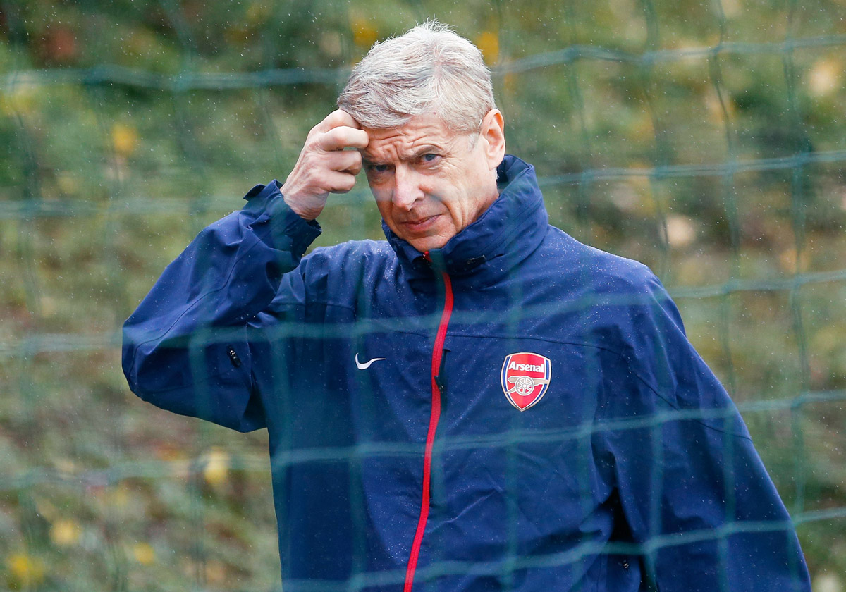 Az első londoni „gól”: Arsene Wenger, az Arsenal edzője a hálóban