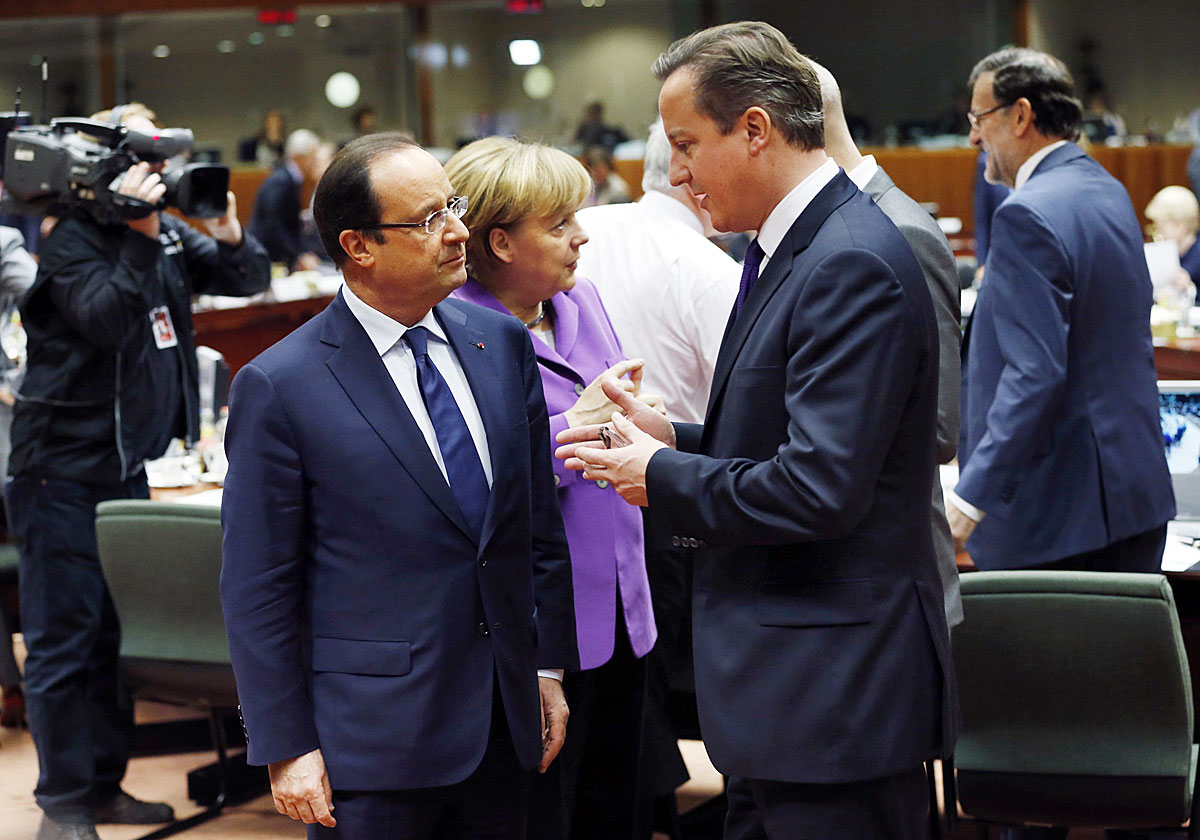 Francois Hollande és Angela Merkel szeretnék tisztázni, mit csinálnak az amerikai titkosszolgálatok. David Cameront a szivárogtatók érdeklik