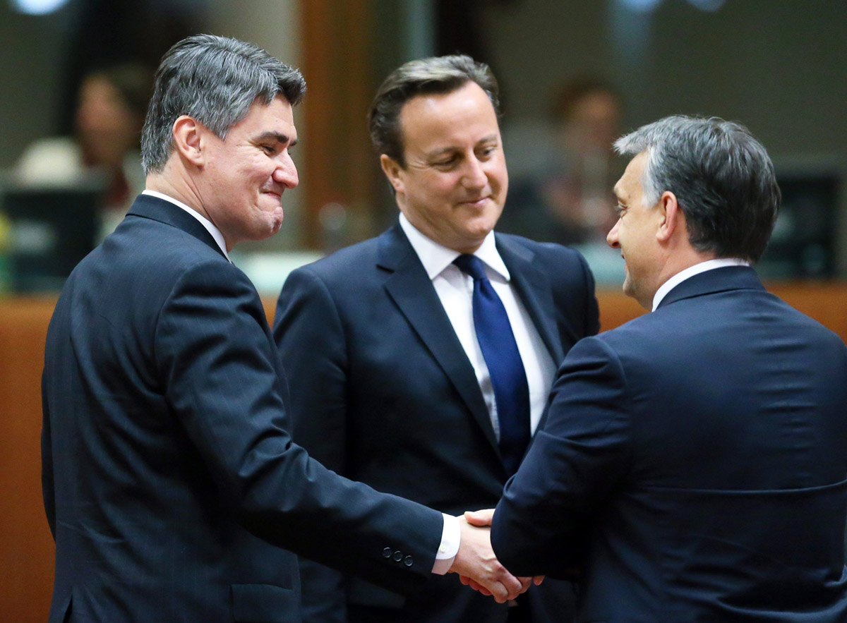 Orbán Viktor magyar és David Cameron brit miniszterelnök (középen) Zoran Milanovic horvát kormányfővel