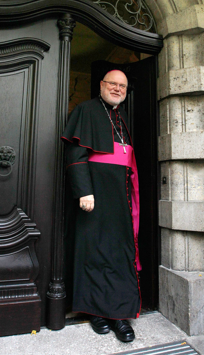 Reinhard Marx müncheni püspök. Rokokó palota a rezidenciája