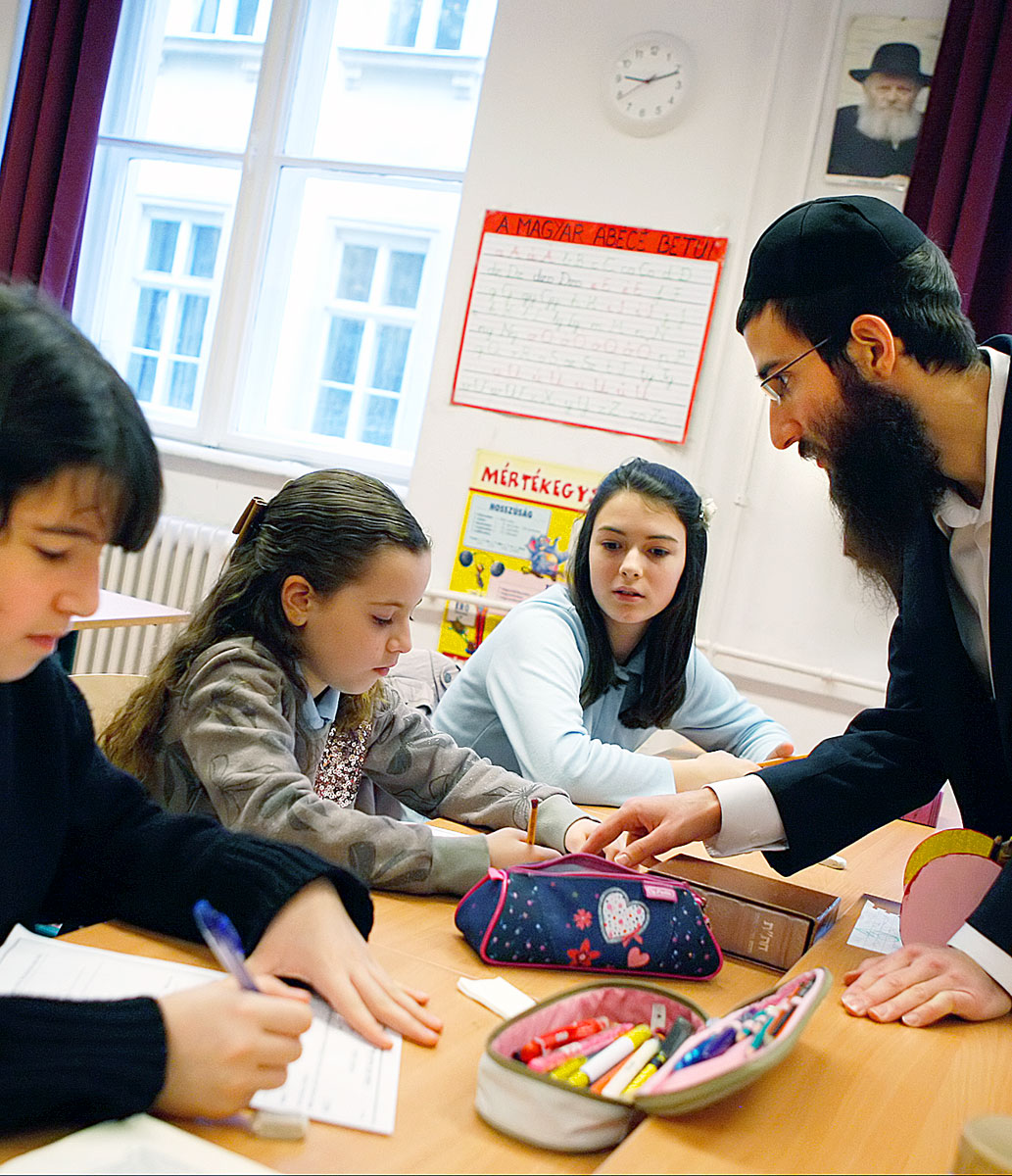 Zsidó diákok a budapesti Bét Menachem iskolában