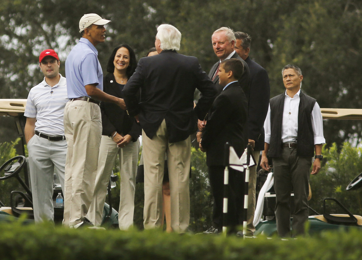 Barack Obama beszélget egy floridai golfklubban. Kreatív akar lenni