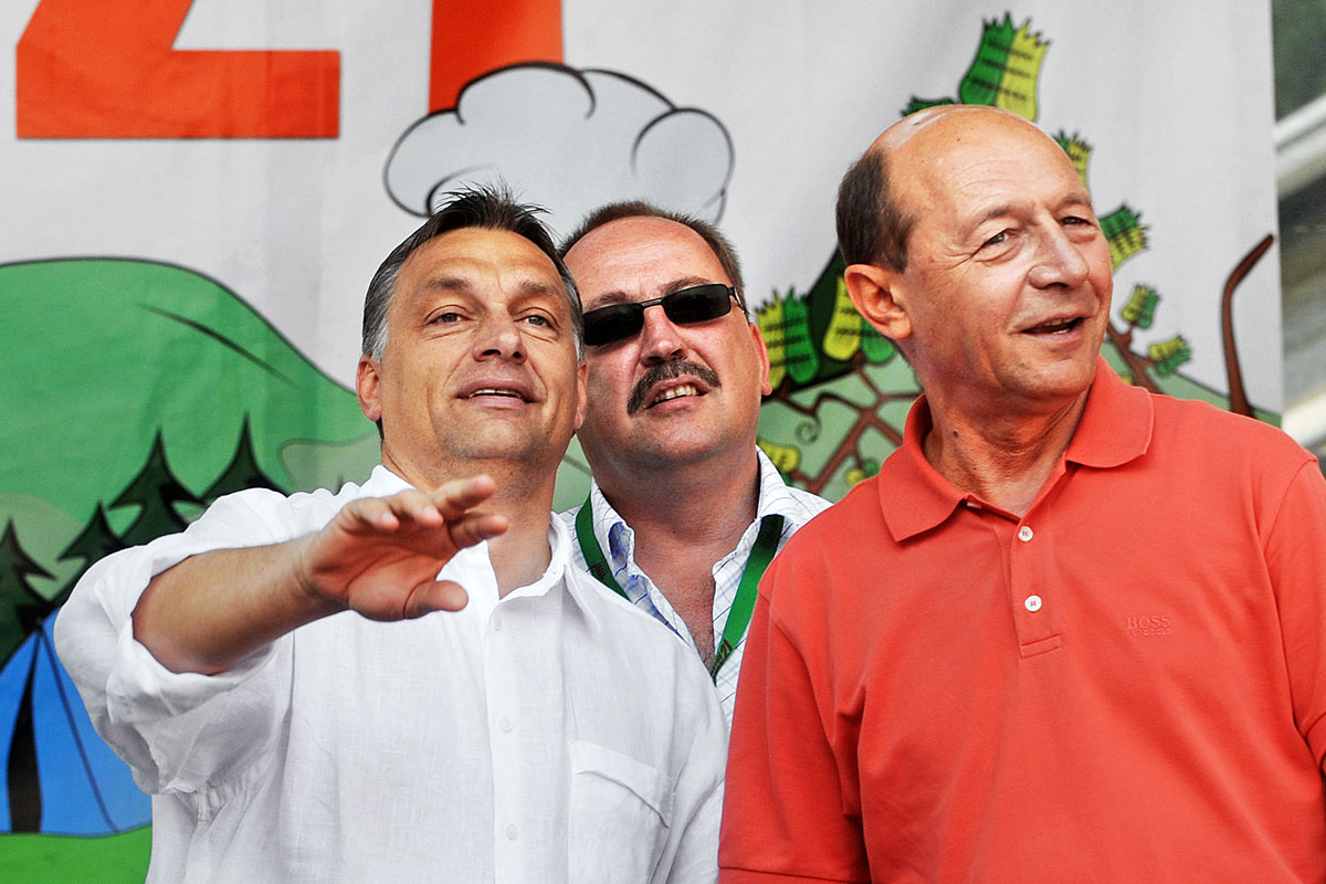 Orbán Viktor, Németh Zsolt és Traian Basescu a tusványosi szabadegyetemen 2010-ben. Csak semmi alkotmányellenest