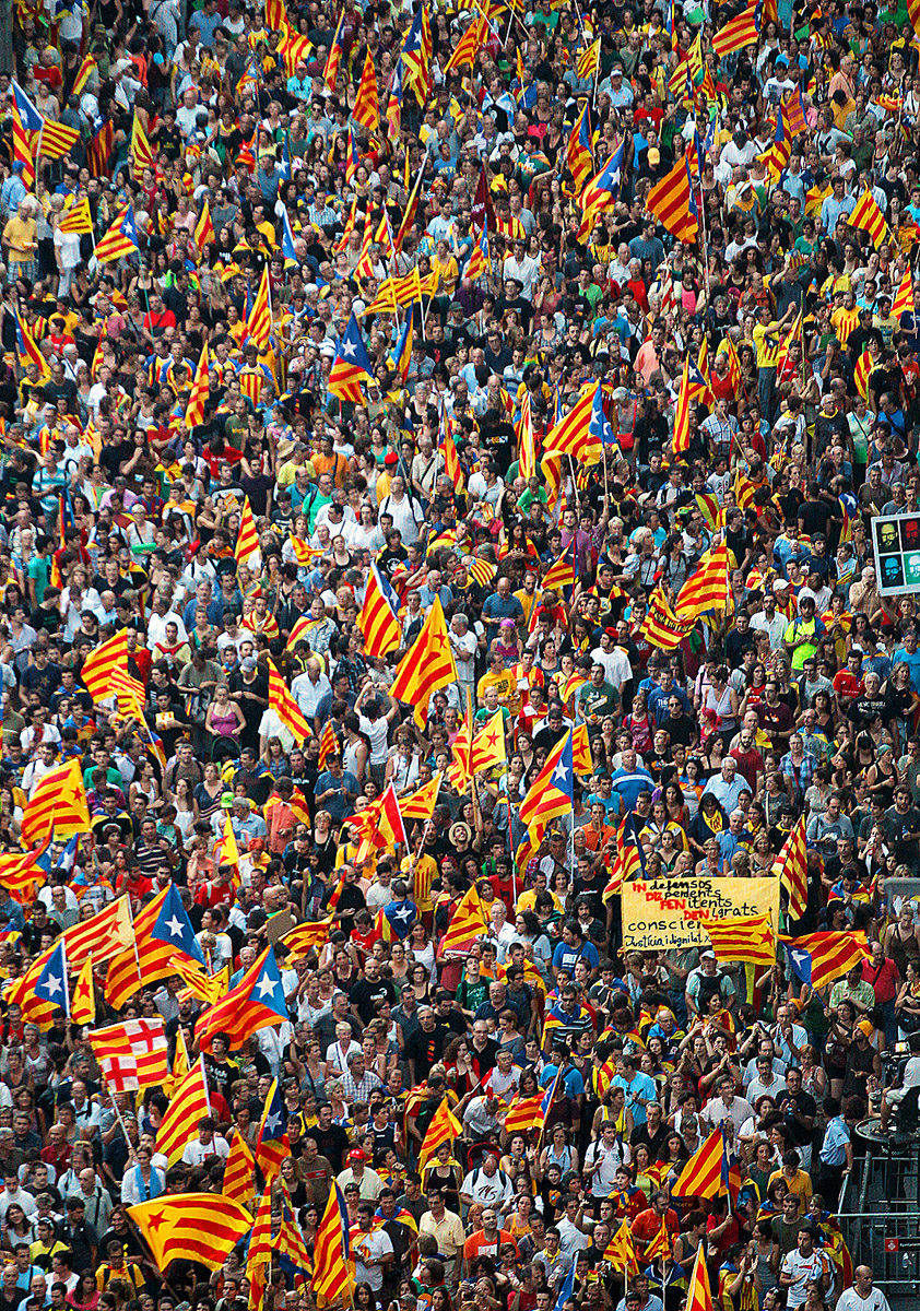 Katalán függetlenségpárti tüntetők Barcelonában 2012 szeptemberében