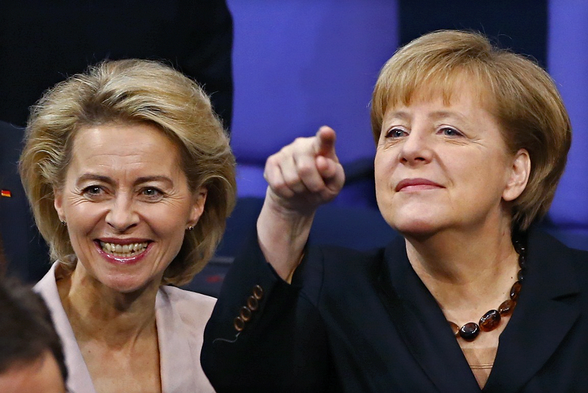 Angela Merkelt harmadszor is kancellárrá választották, honvédelmi minisztere Ursula von der Leyen lesz - az első nő a védelmi tárca élén