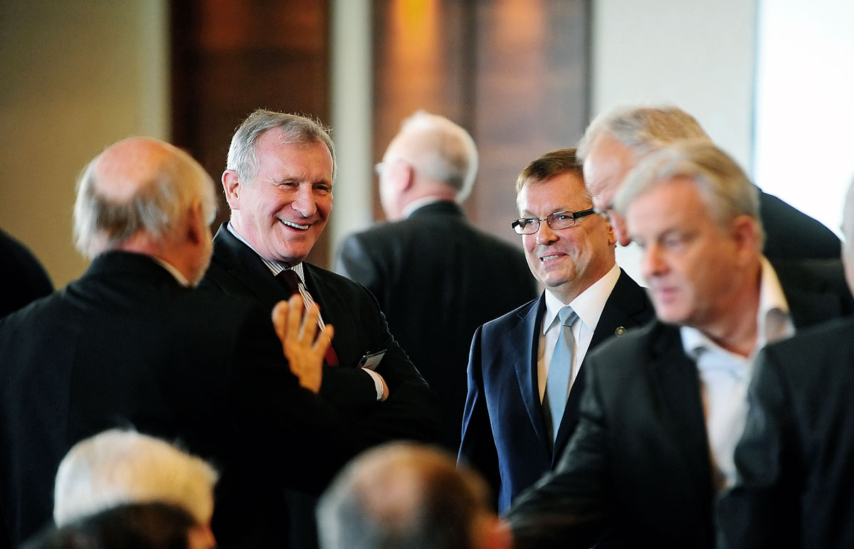 MNB-elnökök egy üzleti rendezvényen. Járai Zsigmond (balra) ma már dicséri Matolcsy György kamatvágásokkal operáló monetáris politikáját