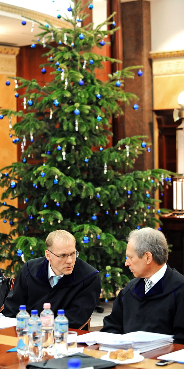 Darák Péter, a Kúria elnöke és Wellmann György, a Polgári Kollégium vezetője a jogegységi tanács hétfői ülésén