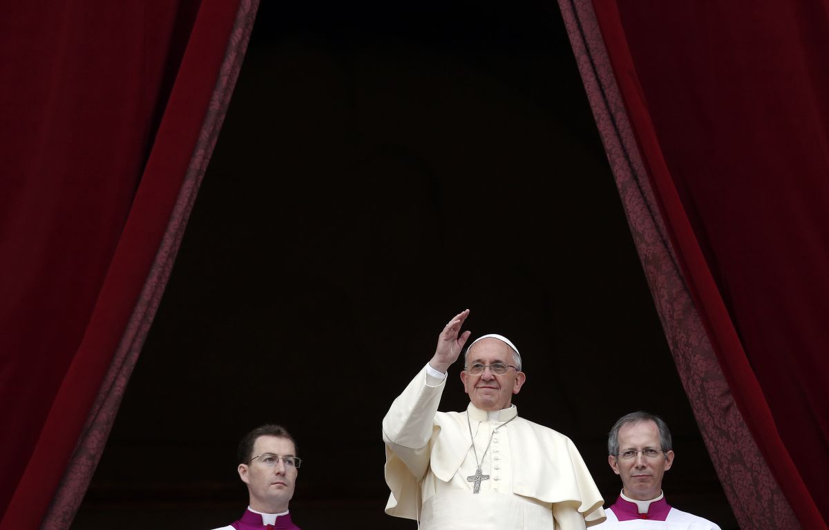 Ferenc pápa az erkélyen