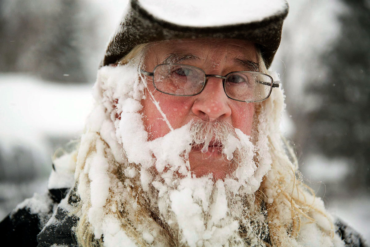 Jeges szakállát mutatja a 66 éves Lee Tuttle a Michigan állambeli Flintben