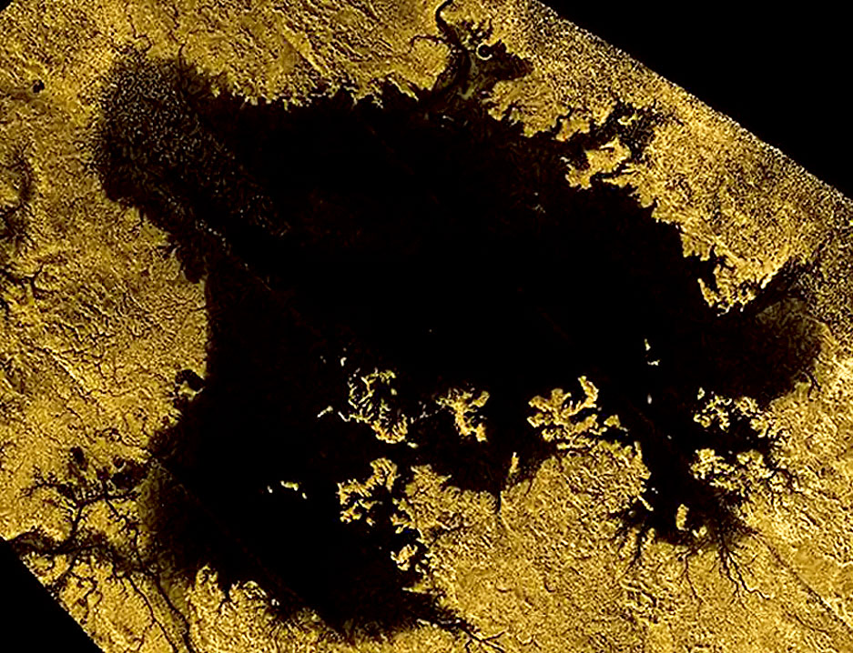 Hatalmas kiterjedésű metántó a Titán északi sarkvidékén hamis színes felvételen